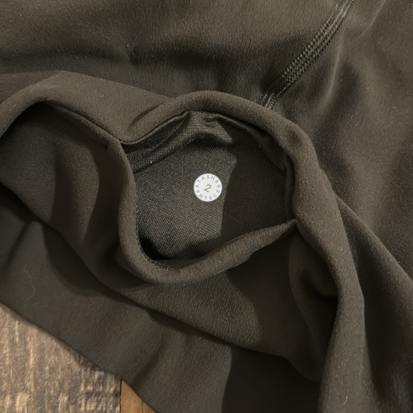 Align high-rise cropped jogger - Picture 3 of 3